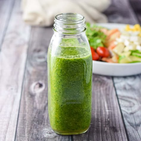 Chimichurri Salad, Chimichurri Dressing, Salad Dressing Recipe, Vinegar Dressing, Salad Dishes, Chimichurri Sauce, Eat Salad, Delish Recipes, Dinner Salads