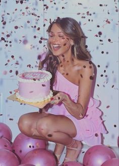 Sweet 26 Photo Shoot, 30tj Birthday Photoshoot, 29th Birthday Picture Ideas, Photoshoot Ideas For Birthday Woman, 22nd Bday Photoshoot, Birthday 25 Photoshoot Ideas, 29 Birthday Ideas For Women Photoshoot, Birthday Shoot Cake, Birthday Photo Inspiration