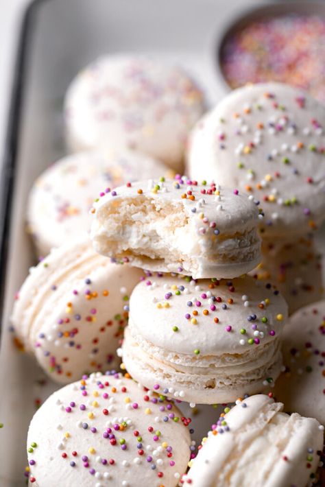 Birthday Cake Macarons, Recipes Using Almond Flour, Macarons Birthday, Using Almond Flour, Delicious Cookies Homemade, Cake Macarons, Baking Challenge, Whipped Cream Cheese Frosting, Macaron Filling