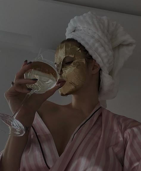 Gold Face Mask, Esthetician Marketing, Monday Mood, Branding Photoshoot Inspiration, Instagram S, Branding Photoshoot, Homemade Skin Care, Facial Masks, Photoshoot Inspiration