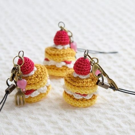 Amigurumi Food, Crochet Cake, 100 Crochet Stitches, Crochet Keychain Pattern, Pola Amigurumi, Crochet Food, Kawaii Crochet, Quick Crochet, Fun Crochet Projects