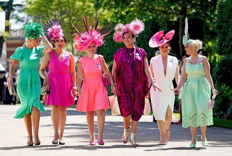 Kentucky Derby Party Attire, Royal Ascot Fashion, Ascot Outfits, Fascinator Hats Outfit, Kentucky Derby Outfit, Blue Headpiece, Hot Pink Hat, Kentucky Derby Fashion, Race Outfit