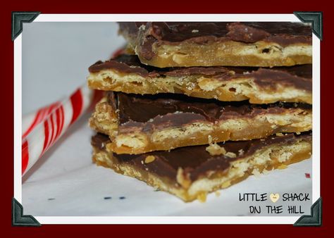 Skor Bars, Saltine Cracker Toffee, Saltine Toffee, Cracker Candy, Toffee Candy, Cracker Toffee, Toffee Recipe, Toffee Cookies, Homemade Candies