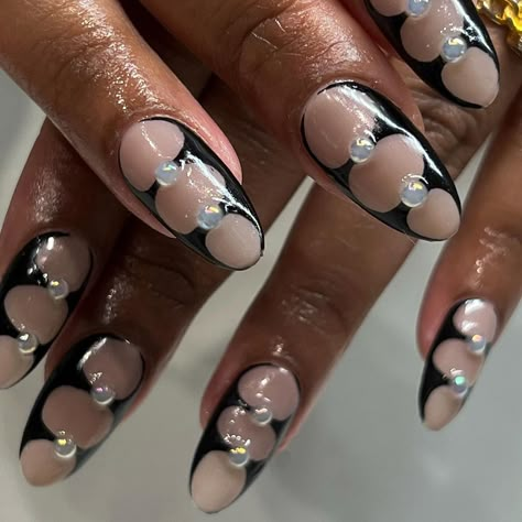 Cool French Tip Nails, Serpent Nails, Medium Round Nails, Circle Nails, 8ball Nails, Pierced Nails, Piercing Nails, Spiral Nails, Fishnet Nails