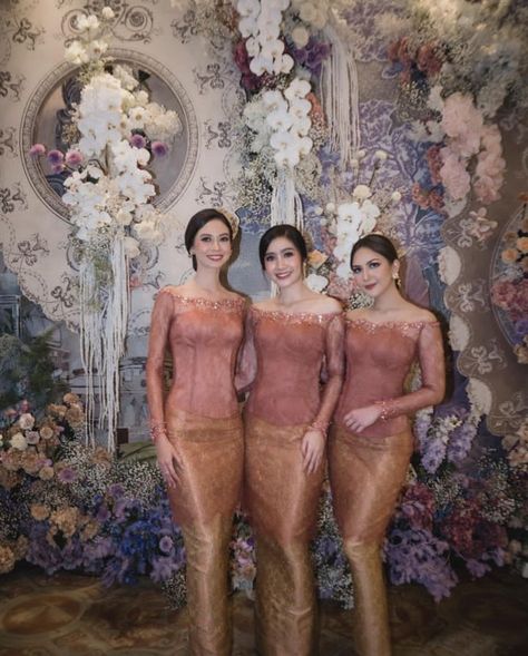 Dress Braidsmaid, Bridesmaid Kebaya, Kebaya Simple, Kebaya Bridesmaid, Indonesian Kebaya, Kebaya Lamaran, Model Dress Kebaya, Javanese Wedding, Family Dress