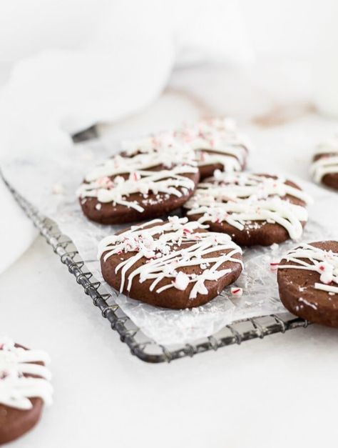 These peppermint bark icebox cookies feature an easy slice and bake chocolate mint icebox cookie drizzled with white chocolate and sprinkled with crushed peppermints for a pretty, delicious Christmas cookie! This post is sponsored by Bob’s Red Mill. As always, all opinions are my own. Thank you for supporting the brands that keep Lively Table... The post Peppermint Bark Icebox Cookies appeared first on Lively Table. Peppermint Mocha Cookies, Mocha Cookies, Chocolate Peppermint Cookies, Vegan White Chocolate, Candy Cane Cookies, Vegan Candies, Baking Goods, Peppermint Cookies, Drop Cookies