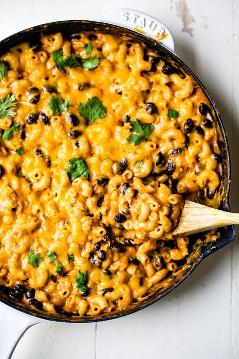 A southwest inspired version of tuna mac and cheese with taco seasoning, black beans, yellowfin tuna and plenty of cheese. This creamy, spicy tuna mac and cheese recipe comes together in just 30 minutes and is packed with protein. Perfect for weeknight dinners, game day or anytime you have a comfort food craving! #macandcheese #noodles #pasta #comfortfood #cheese #blackbeans #tuna #dinner #familydinner Tuna Mac And Cheese, Tuna Dinner, Cashew Cheese Sauce, Truffle Mac And Cheese, Boxed Mac And Cheese, Best Mac And Cheese, Ambitious Kitchen, Yellowfin Tuna, 30 Minute Dinners