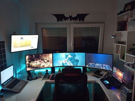 Three Monitor Desk Setup Office, Three Monitor Desk Setup, Batfam Fanfic, Monitors Setup, Best Dual Monitor Setup, Double Monitor Setup, Multiple Monitor Setup, Desktop Ideas, Modern Office Table