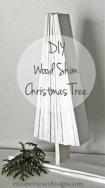 Shim Christmas Tree, Diy Hout, Paint Stick Crafts, Rustic Wood Lanterns, Traditional Christmas Tree, Christmas Crafts For Gifts, Paint Paint, Small Wood Projects, Glue Sticks