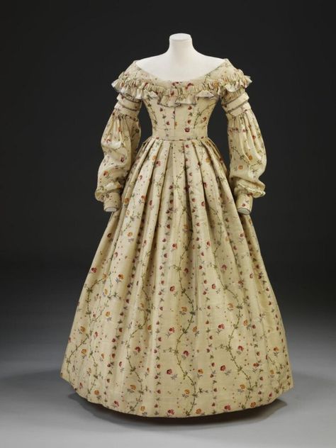 Dress | Unknown | V&A Explore The Collections 1830 Dress, 1840 Dress, 1840s Dress, 1830s Dress, England Women, Challis Dress, 1830s Fashion, Historical Clothes, 1800s Fashion