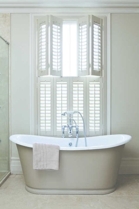 Bathroom Shutters, Bathroom Window Coverings, Bathroom Window Treatments, White Shutters, Interior Window Shutters, Country Modern Home, Interior Shutters, Wooden Shutters, New Toilet