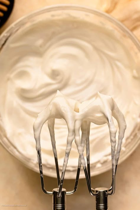 Whipped Greek Yogurt (healthy snack or dessert!) - No Spoon Necessary Whipped Greek Yogurt Recipe, Whipped Yogurt Fluff, Whipped Greek Yogurt, Greek Yogurt Whipped Cream, Greek Yogurt Frosting, Yogurt Frosting, Whipped Yogurt, Healthy Greek Yogurt, Greek Yogurt Recipes