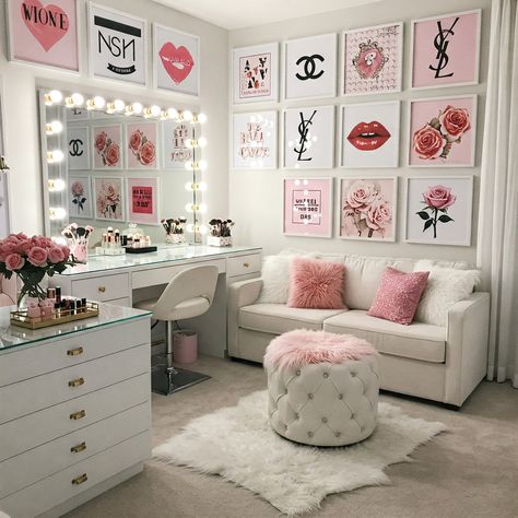 #vanity #vanitymirrorwithlights #vanitymakeup #vanityorganizationtips #vanityroomdecor #roomdecor#makuproom#wallartprints #wallartdecor #wallartaesthetic #wallartideas #aesthetic Makeup And Gaming Setup, Vanity Room Decor, Teen Hangout, Glam Closet, Vanity Room, Glam Room, Vanity Organization, Makeup Room, Vintage Vanity