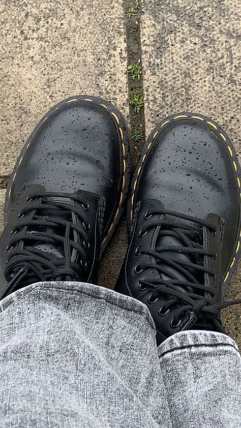 doc martens dm’s downtown girl aesthetic rain dark academia vibes Doc Martin Aesthetic, Docs Aesthetic, Dr Martens Aesthetic, Eleven Aesthetic, Doc Martens Aesthetic, Doc Boots, Doc Martens Shoes, Dark Academia Vibes, Aesthetic Rain