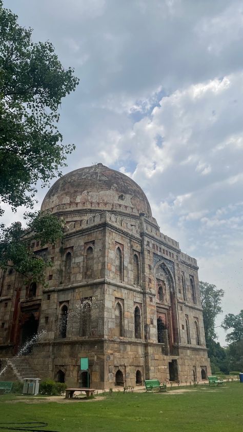 #delhi #delhimetro #lodhigarden #aestheticwallpaper #aesthetic #photooftheday #photogenic #photographytricks #photoshoptutorial #story #instastory #instastoryideas New Delhi Aesthetic, Saree Pics Poses Selfie, Aesthetic Delhi, Lodi Garden, Delhi Pics, Delhi Aesthetic, Delhi City, Desi Vibes, Rainy Sky