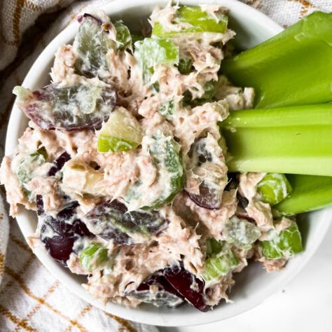 Tuna Salad with Grapes - Hello Spoonful Tuna And Grape Salad, Tuna With Grapes Recipe, Tuna Grape Salad, Tuna Salad With Grapes Recipe, Tuna Salad With Grapes, Tuna Salad Recipe Easy, Tuna Salad Recipe Healthy, Pescatarian Meals, Mediterranean Tuna