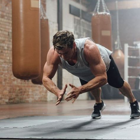 Chris Hemsworth Tattoo, Chris Hemsworth Body, Chris Hemsworth Workout, Chris Hemsworth Shirtless, Male Fitness Photography, Legs At Home, Diet Hacks, Fitness Shoot, Exercises For Beginners