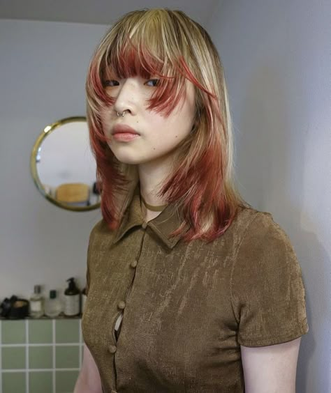 Dipped Ends Hair Color, Bleached Tips Hair, Look 2023, Dyed Tips, Bleached Tips, Hair Dye Tips, Dyed Curly Hair, Dip Dye Hair, 2023 Hair