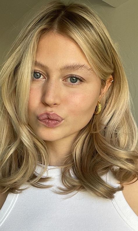 Mid Length Dirty Blonde Hair, French Haircuts, Mollie Campsie, French Haircut, French Girl Hair, Blonde Haircuts, Balayage Blonde, Blonde Hair Inspiration, Shoulder Length Hair Cuts