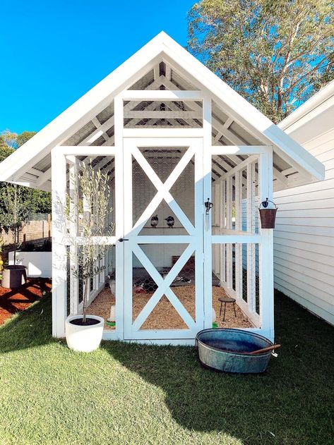 Chook Pen, Cute Chicken Coops, Chicken Coop Garden, Chicken Shed, Chicken Coup, Chicken Pen, Fancy Chickens, Diy Chicken Coop Plans, Three Birds Renovations