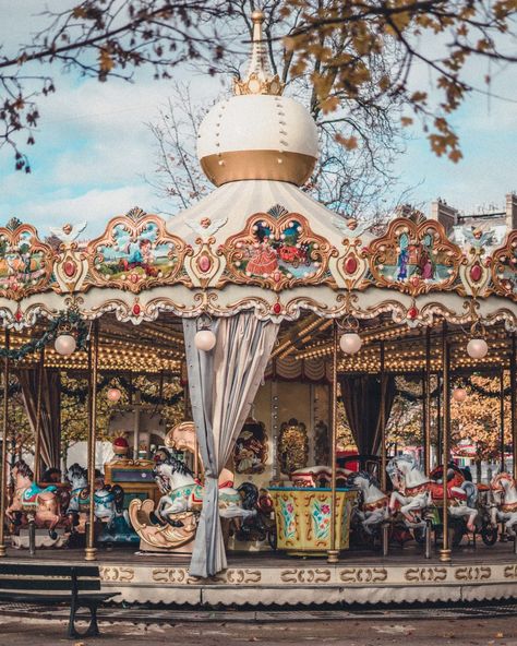 Paris in January (2024 Guide): What to do, events & what's on | solosophie Paris In January, Paris Bistro, Rosé Theme, Things To Do In Paris, Instagram Paris, Circus Art, Fun Fair, Theme Background, Carousel Horses