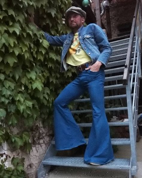 Bell Bottom Jeans Outfit, Bottom Jeans, 70s Style, Jeans Outfit, Bell Bottom, 70s Fashion, Jean Outfits, Bell Bottoms, Bell Bottom Jeans