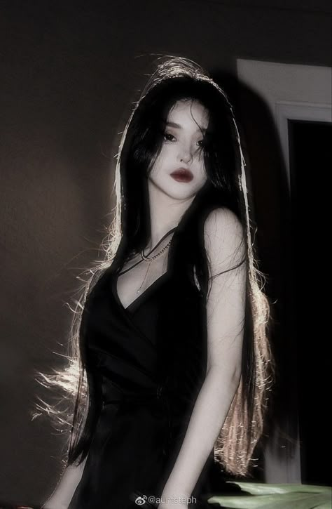 Dark Black Feminine Aesthetic, Dark Feminine Poses, Dark Pose Reference, Dark Princess Aesthetic, Dark Princess, 얼굴 드로잉, Dark Feminine Aesthetic, Pleated Skirts, Dark Feminine