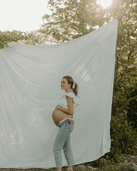 Kentucky Photographer on Instagram: "All I have to say is Emma you are C U T E. Goodbye🫶🏼" Sheet Maternity Pictures, Spring Maternity Photos, Line Sheet, Baby Announcement Photoshoot, Outdoor Maternity Photos, Maternity Photo Outfits, Maternity Photography Poses Pregnancy Pics, Maternity Photography Outdoors, Couple Pregnancy Photoshoot