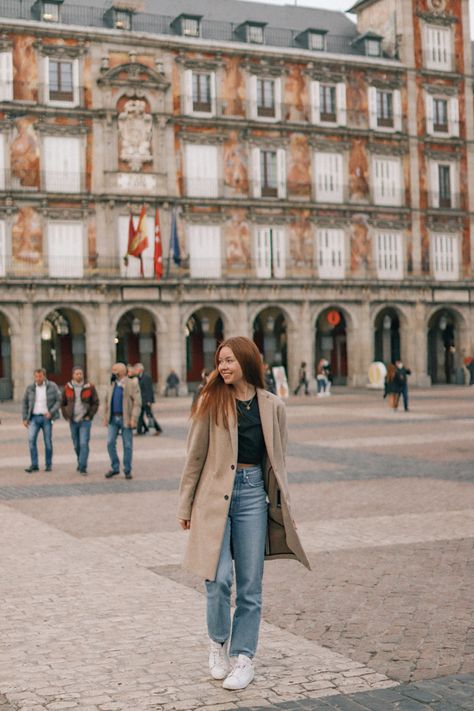 Madrid Holiday Outfit, Outfits To Wear In Switzerland, Spain Street Style 2022, Autumn Outfits In Germany, Madrid March Outfit, Madrid Clothes Outfit, European City Outfit, Europe Outfits November, Fall In Spain Aesthetic