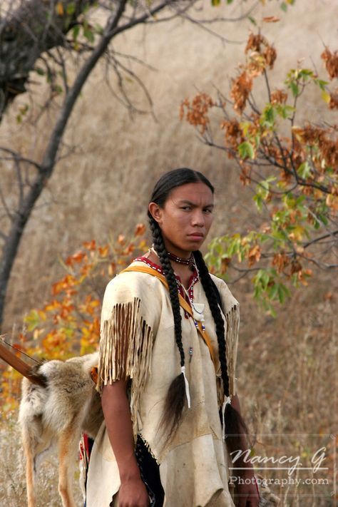 Native American Braids, Native American Photography, Native American Woman, Native American Images, Native American Men, Native American Pictures, Native American Photos, Native American Peoples, Native American Heritage