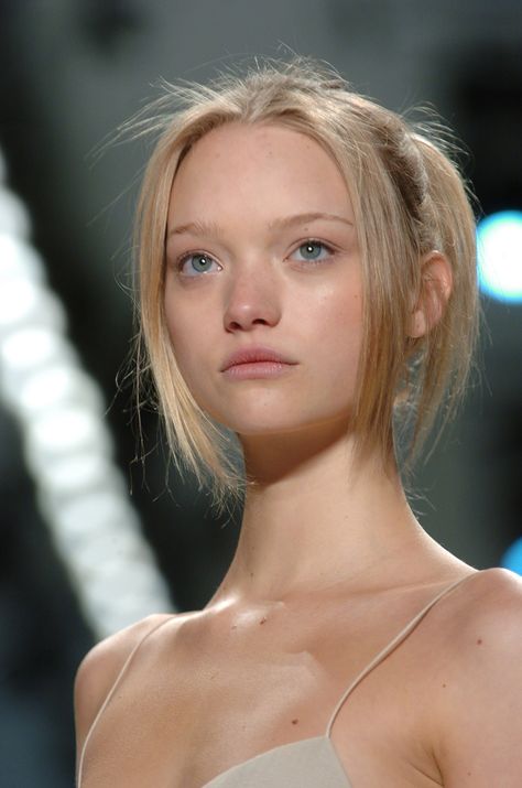 Revisit Gemma Ward's Most Memorable Runway Moments of the Mid-Aughts Photos | W Magazine Gucci Westman, Gemma Ward, Angels Beauty, Latest Makeup Trends, Model Runway, Latest Makeup, Makeup Looks Tutorial, Angel Face, Ethereal Beauty