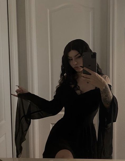 Vampire Clothes, Hot Halloween Outfits, Halloween Costume Outfits, Looks Street Style, Discord Server, Gothic Outfits, Goth Outfits, Mode Inspo, Alternative Outfits