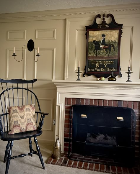 Early American Interior Design, American Colonial Interior, Early American Decorating, Traditional Fireplaces, Colonial Home Interior, Primitive Fireplace, Primitive Home Decorating, Colonial Interiors, Early American Decor