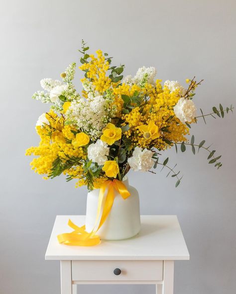 Yellow Flower Arrangements, White Floral Arrangements, Small Flower Arrangements, Table Flower Arrangements, Yellow Bouquets, Rose Arrangements, Bouquet Arrangements, Spring Bouquet, Table Flowers