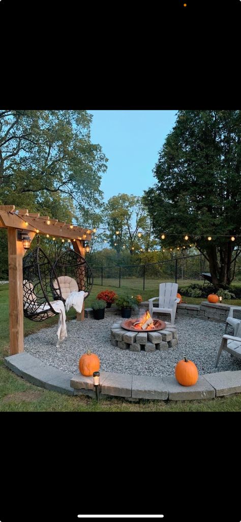 Back Yard Gardens, Entrance Decoration Ideas, Back Yard Ideas, Outdoor Makeover, Sunken Garden, Patio Fire Pit, Patio Style, Garden Aesthetic, Ideas Patio