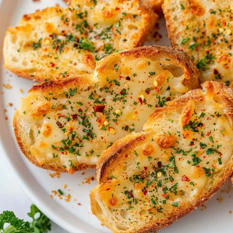 This air fryer garlic bread is quick, easy, and so crispy! The best part is, you can have it ready to go in less than 10 minutes. Air Fryer Garlic Toast, Airfryer Garlic Bread, Garlic Bread Airfryer, Bread Air Fryer Recipes, Garlic Bread In Air Fryer, Quick Air Fryer Recipes, Crispy Garlic Bread, Air Fryer Garlic Bread, Air Fryer Bread