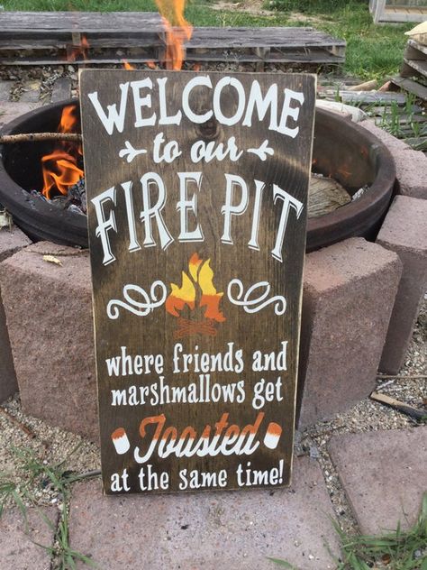 Driftwood Painting, Wood Block Crafts, Backyard Bar, Camping Signs, Fire Pit Area, Lake Signs, Painting Wood, Pool Decor, Tree Hugger