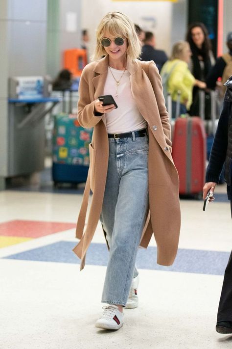 Carey Mulligan Style, Soft Natural Celebrities, Carrie Mulligan, Perfect Travel Outfit, Chic Dressing, Juliette Binoche, Carey Mulligan, Travel Outfit Summer, Travel Outfits