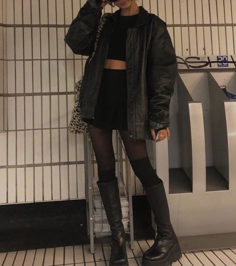 La Style Outfits Los Angeles Winter, 90s Clubbing Outfit, Moda Grunge, Wardrobe Tips, Outfits Chic, Fashion Aesthetics, Nice Style, Alternative Outfits, Chic Fashion