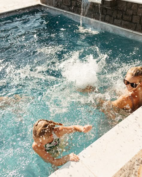 Summer has officially gotten up in the 90s and we are HOT! No place better to take family photos than in the water 🌊 Loved getting to shoot the Gavigan family again but this time for the Shoot Out! Hosted 8 tennessee photographers for a styled shoot out workshop in the pool and it could not have been more fun! Here are a few of my own captures from the event 📸 Kids In Pool, Pool Branding, Pool Lifestyle, Picnic Photo Shoot, Pool Photoshoot, Pool Pics, Pool Photography, Pool Fun, Family Pool