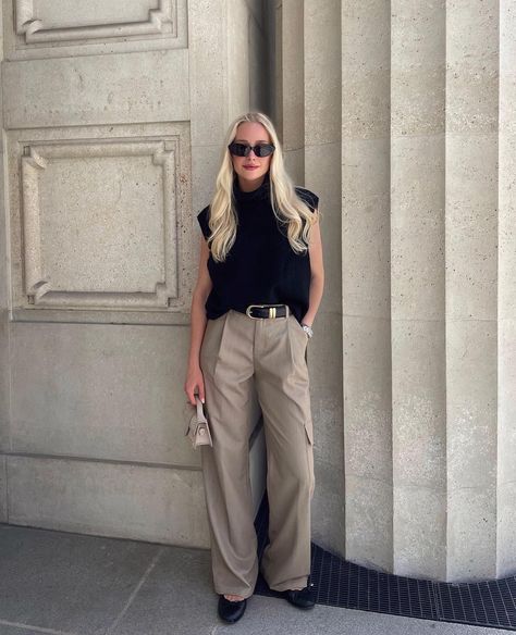 City chic 🕶️ beautiful @katharinaanjs wears the cargo pants [2891]🤎 Classy Cargo Pants Outfit, Classy Cargo Pants, Cargo Pants Outfit, Evening Outfits, City Chic, Pants Outfit, Elegant Fashion, Autumn Winter Fashion, Spring Summer Fashion