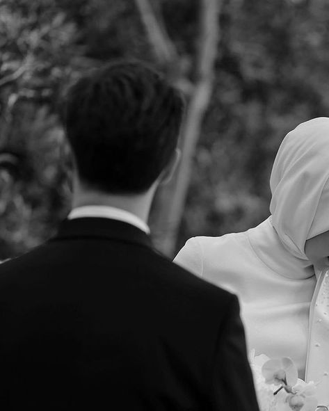 Spouse Quotes Islam, Soulmates In Islam, Spouse In Islam, Islamic Couple Quotes, Muslim Wedding Photos, Islamic Love, Foto Wedding, Seni Dan Kraf, Muslim Couple Photography