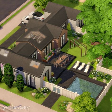 Base Game Modern Bungalow 🤎 A spacious middle-sized bungalow for a family of 5 sims built using only Base Game! The middle of the house is where you can find the main living spaces, the bedrooms are on the side! No CC and Maxis Match the sims 4 house exterior || the sims 4 exterior || the sims 4 house || the sims 4 house ideas || sims 4 houses || sims 4 house plans #thesims4 #simshouse #simsbuild #showusyourbuilds #sims4maxismatch #sims4housebuild #simshome #dreamhouse #sims Sims 4 Family House, Sims 4 House Ideas, Sims 4 Modern House, Sims 4 Houses Layout, Lotes The Sims 4, Sims 4 House, Modern Bungalow Exterior, San Myshuno, Sims Freeplay Houses