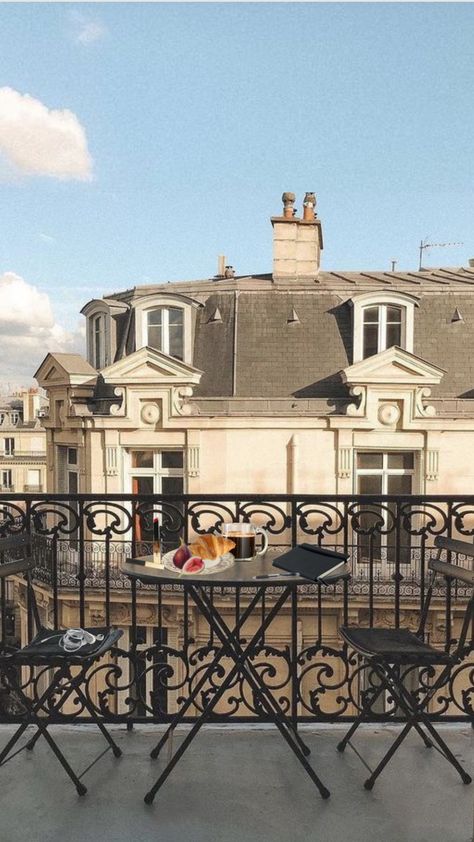 #paris #morning #messy #messygirl #messyfrenchgirl French Balcony Design, Balcony In Paris, Buildings In Paris, Paris Morning, Parisian Flat, Parisian Balcony, Paris Balcony, Academy Aesthetic, French Balcony