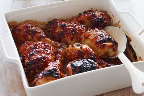 Easy recipe for BBQ chicken Orange Marmalade Chicken, Sticky Chicken Thighs, Marmalade Chicken, Orange Marmalade Recipe, Bone In Chicken, Marmalade Recipe, Sticky Chicken, Cut Orange, Orange Marmalade