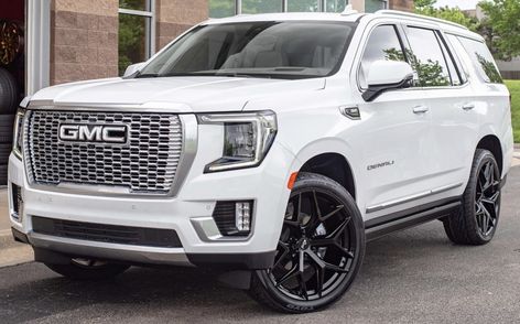 Gmc Denali, Family Suv, Luxury Van, Gmc Yukon Denali, Yukon Denali, Custom Pickup Trucks, Luxurious Interior, Mom Car, Lifted Chevy