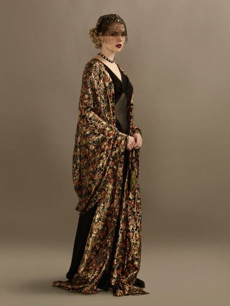 Wizard Dress Robes, Witches Robes, Wizarding Fashion, Motif Soutache, The Orient Express, Lucy Boynton, 30s Fashion, Orient Express, 20s Fashion