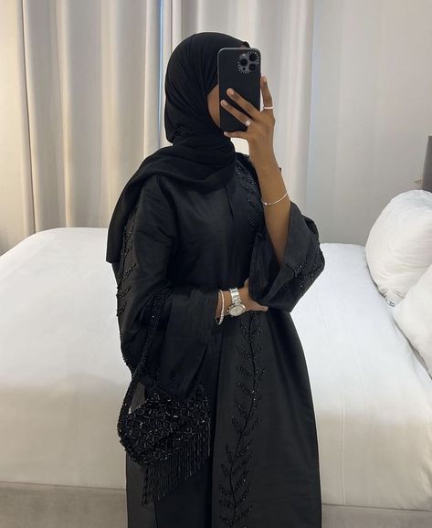 Simple everyday Abayahijabi modest wearclassy abaya for muslim women Abaya Outfit Black Women, Black Muslim Women Fashion, Muslim Black Women, Black Abaya Aesthetic, Pretty Abayas, Abaya Fashion Black, Black Muslim Women, Outfit Voile, Hijabi Drip