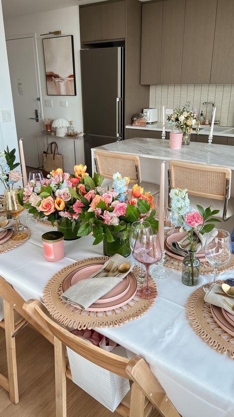 A Guide to Hosting a Dinner Party - #EniGivenSunday Summer Dinner Party Table, End Of Summer Dinner, Hosting A Dinner Party, Summer Dinner Party, Dinner Party Table Settings, Lunch Party, Party Hosting, Hosting Dinner, Host Dinner Party