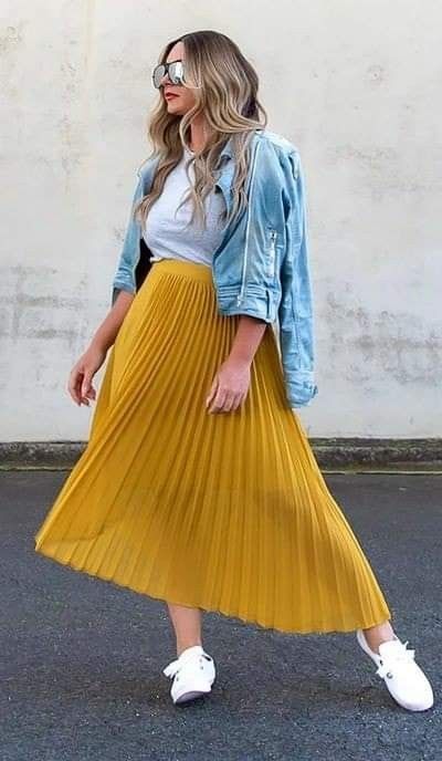 Yellow Pleated Skirt Outfit, Yellow Maxi Skirt Outfit, Mustard Skirt Outfit, Yellow Skirt Outfits, Yellow Pleated Skirt, Belle Outfit, Pleated Skirt Outfit, Dress Skirts, Long Skirt Outfits